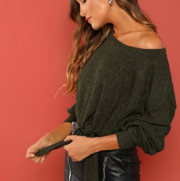 🍀CLEARANCE ❗LAST 1❗ RIBBED KNIT HEM KNOTTED TOP - Picture 4 of 5